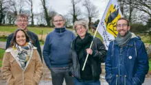 De droite à gauche: Nicolas Girod, éleveur dans le Jura (production de Comté et de Morbier), avec Euriell Coatrieux, Ludovic Massard, Philippe Oliveux et Soazig Le Bot.