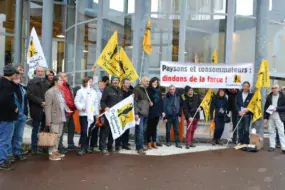Des membres de la Confédération paysanne 35 se sont rendus dans le magasin Leclerc de Vern-sur-Seiche le 21 décembre.