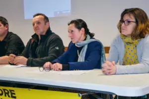 Ronan Le Paugam, Noël Rozé, Sylvie Le Cam et Nathalie Possémé, à la tribune, vendredi, à la salle de la Maillette, à Locminé.