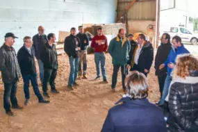 « On a de quoi peser, la Bretagne et les Pays de Loire représentent 60 % de la collecte », rappelle Thierry Merret, lors d’une réunion publique à Bodilis.