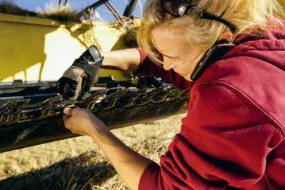 femme-agriculture-coupe