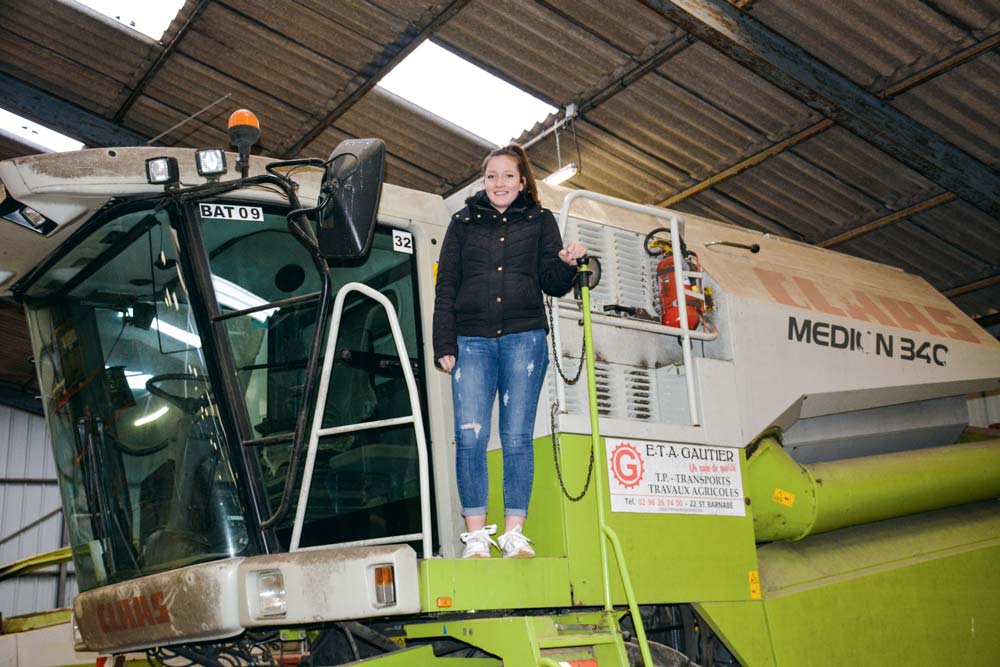 Les moissonneuses et les ensileuses sont les engins qui font rêver Camille Le Hégarat. - Illustration Les filles ont leur place en agroéquipement