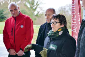 La présidente de la FNSEA était en visite la semaine dernière dans le Morbihan, où elle a rencontré les membres de la liste et des adhérents. Ici avec Frank Guéhénnec, tête de liste, et Thierry Coué.