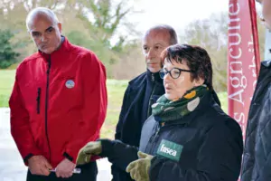 La présidente de la FNSEA était en visite la semaine dernière dans le Morbihan, où elle a rencontré les membres de la liste et des adhérents. Ici avec Frank Guéhénnec, tête de liste, et Thierry Coué.