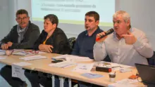 De droite à gauche : Éric Touzard (56), Sébastien Rouault (22), Isabelle Salomon (29) et Jean-Louis Hervagault (35), lors de l'assemblée générale d'Agri Médiation Bretagne, à Loudéac (22), la semaine dernière.