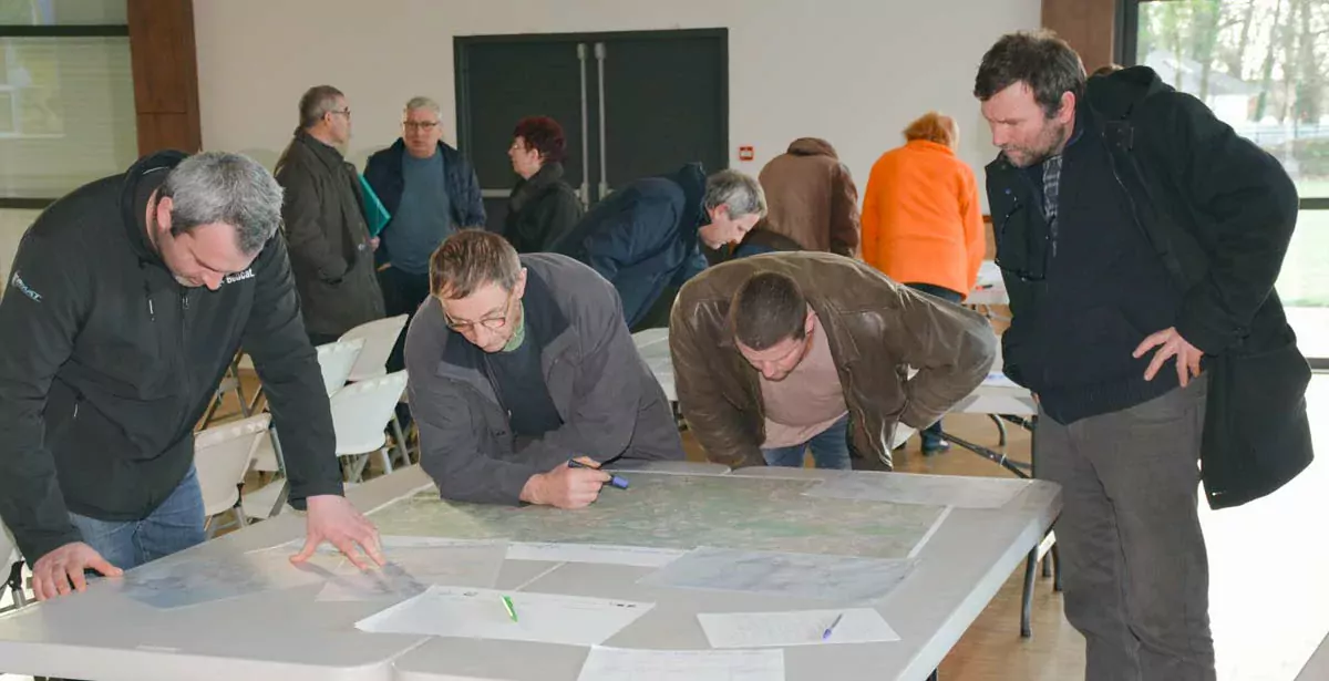 La cartographie du site a été présentée par commune, sur fond du registre parcellaire graphique anonyme, afin que chaque agriculteur puisse valider ou proposer des corrections à apporter au tracé (secteurs du Roi Morvan Communauté et de Quimperlé) - Illustration Un périmètre Natura 2000 en cours de révision