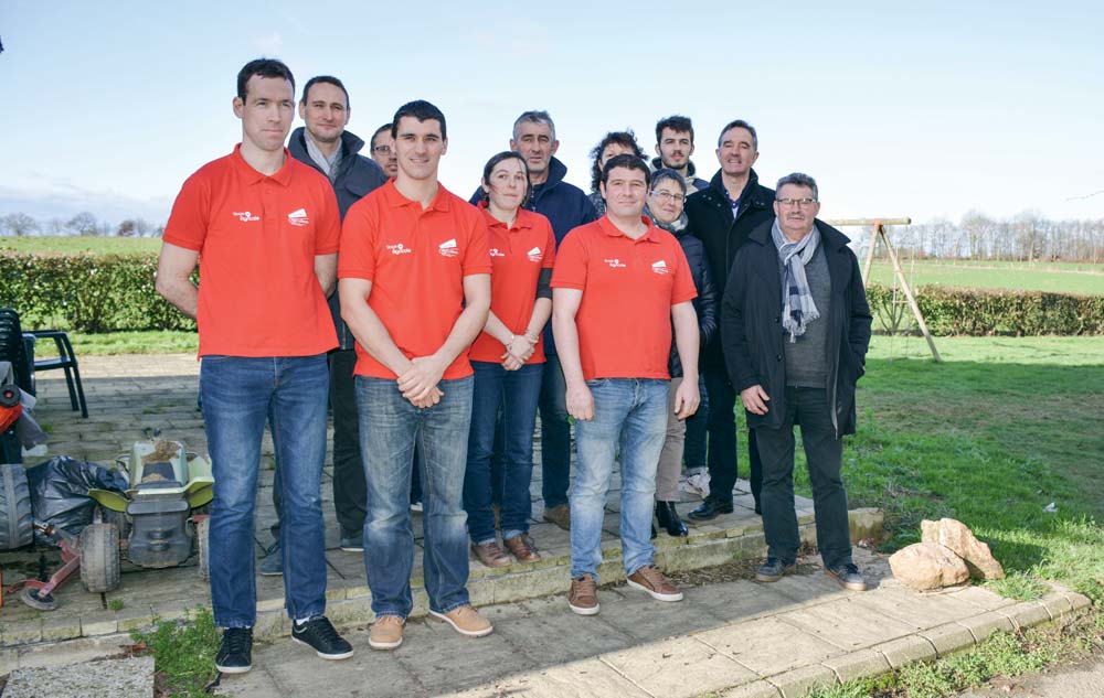Les Jeunes Agriculteurs et les représentants des partenaires du site Internet breton. - Illustration Trouver un stage agricole en quelques clics