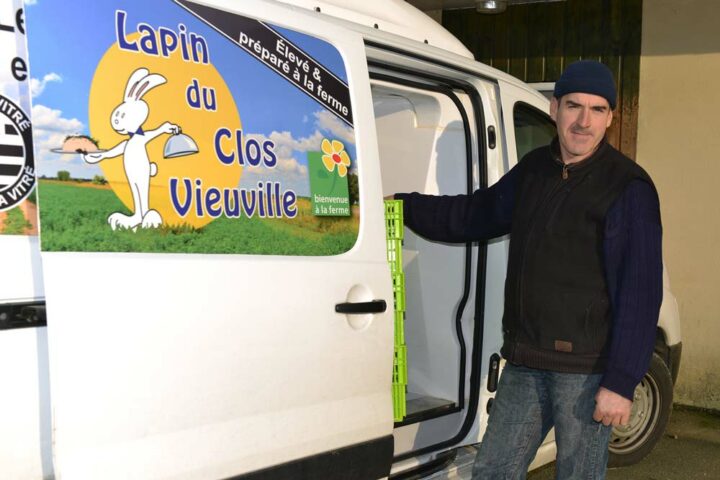 Hervé Barbot envisage de sous-traiter une partie de ses livraisons à un prestataire. Le calcul d’un coût au kilomètre rapporté à son chiffre d’affaires lui fournit un indicateur précis pour pouvoir prendre une telle décision.