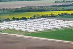 Les sites d’élevage de 16 poulaillers de 120 m de long sur 14 m de large sont très développés en Ukraine. © MHP