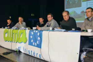 Les Cuma de Pleyber-Christ et de Rédéné sont venues apporter leur témoignage. Hervé Masserot, conseiller machinisme en Mayenne, a expliqué la prochaine loi Prepa.