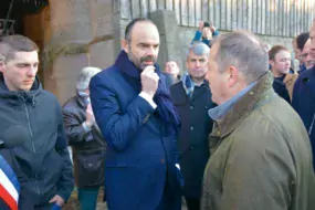 Le Premier Ministre Edouard Philippe a démarré sa visite en Bretagne par l’exploitation de Jean-Hervé Caugant, à Dinéault (29).