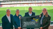 Jean-Paul Le Métayer, Gilles Bars, Bertrand Desplat, Marc Janvier dans le stade du Roudourou à Guingamp.