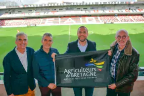 Jean-Paul Le Métayer, Gilles Bars, Bertrand Desplat, Marc Janvier dans le stade du Roudourou à Guingamp.