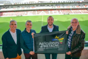 Jean-Paul Le Métayer, Gilles Bars, Bertrand Desplat, Marc Janvier dans le stade du Roudourou à Guingamp.