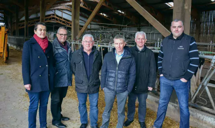 Delphine Macé, associée du Gaec Michard ; Bernard Delhaye, vice-président eau du Morbihan ; Jean-Noël Lagueux, vice-président Loudéac Communauté Bretagne Centre ; Laurent Kerlir, président de la Chambre d’agriculture 56 ; André Piquet, président du syndicat du grand bassin de l’Oust ; Jean-Jacques Michard, associé du Gaec Michard.
