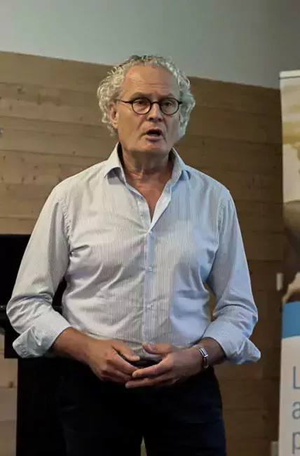 Marc Delacroix, vétérinaire spécialiste des boiteries, forme au parage au CFPPA du Rheu (35).