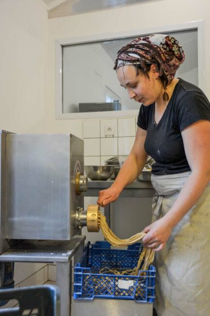 Un petit ventilateur est placé sous la machine à pâtes, pour qu’elles ne collent pas.