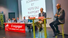 De droite à gauche, Frédéric Grimaud et Éric Fleury ont présenté leur vision de l’engagement aux Jeunes Agriculteurs du Finistère.