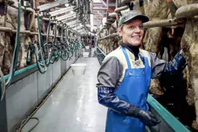 Valérie, Salariée dans un élevage de 150 vaches laitières avec 3 associés