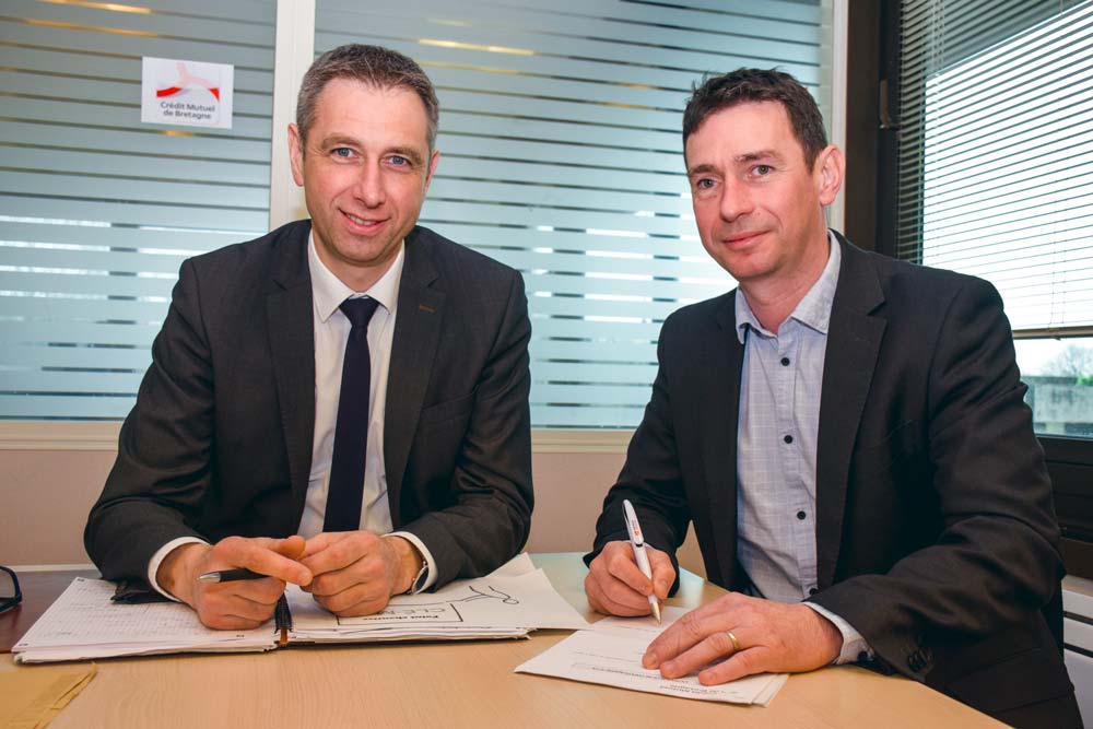 Daniel Caugant, responsable du marché de l’agriculture au CMB, et Olivier Morvan, son adjoint, soulignent toute l’importance accordée au facteur humain dans l’approche des dossiers de financement. - Illustration Les clés de la banque