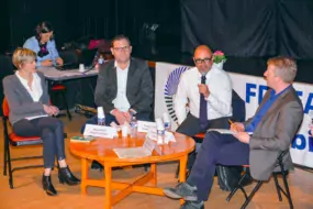 Olivia Ruch, François Valy, François Cassignol et Luc Smessaert, ont évoqué le thème de la communication, lundi dernier, à Locoal-Mendon.