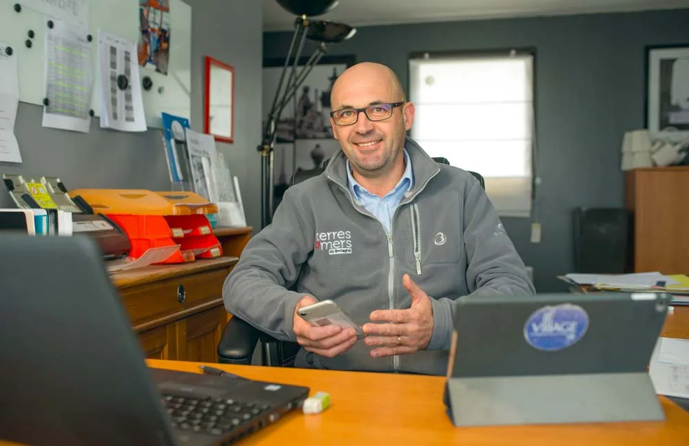 Ordinateur, tablette, Smartphone, cloud, robot de traite… Nouvelles technologies et numérique sont au cœur du quotidien d’agriculteur de Jean-Jacques Déniel à Plabennec (29). - Illustration « Le numérique, tout le monde peut s’y mettre »