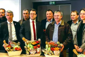 Olivier Allain, vice-président et Loïg Chesnais-Girard, président de la Région Bretagne accompagnés des présidents de Chambres d’agriculture de Bretagne lors de la visite de l’UCPT à Paimpol.