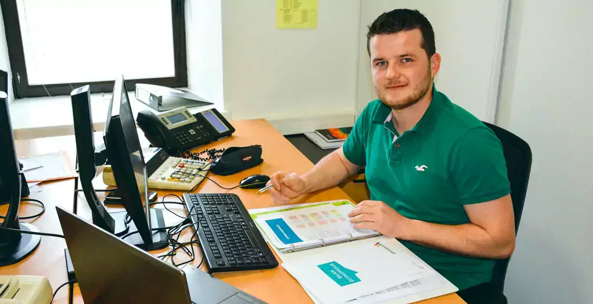Florian Clolus est comptable à l’antenne de Plouaret (22) au Cerfrance Côtes d’Armor depuis l’obtention de sa licence professionnelle en 2014. - Illustration L’apprenti devient tuteur