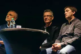 De g. à dr., Pierre Rouault (associé du Gaec des Landelles à Plaine-Haute), Michel Hinault (maire d’Yffiniac), Pascal Prido (agriculteur et maire du Foeil) ont témoigné à Plédran.