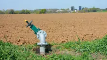 Un réseau de tuyaux qui approvisionnent les parcelles en lisier, afin de gagner du temps, mais aussi pour limiter les tassements de sol et supprimer les convois sur la route.