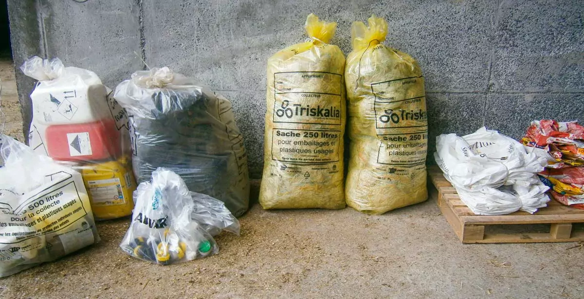 ”Collectons et Recyclons !” La préparation des emballages est très importante pour assurer leur collecte. - Illustration Top départ pour la collecte des déchets agricoles !
