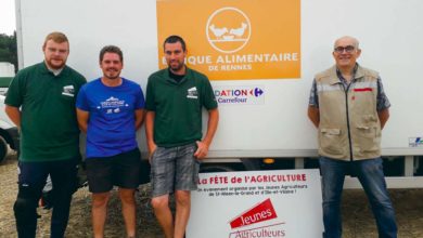 Photo of Les JA 35 font un don à la banque alimentaire