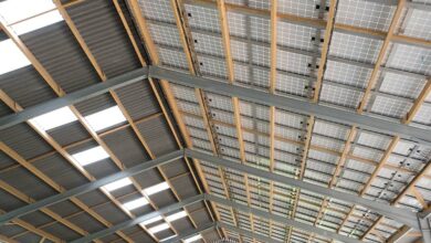 Photo of Le courant des panneaux solaires alimente les robots de traite