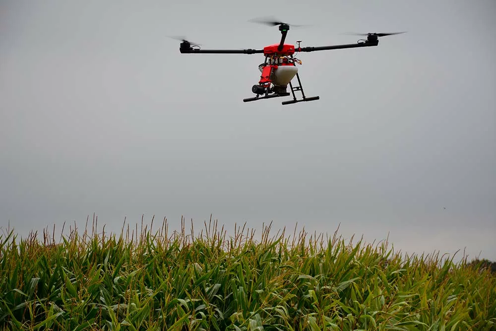 5995.hr - Illustration Le drone sème le couvert