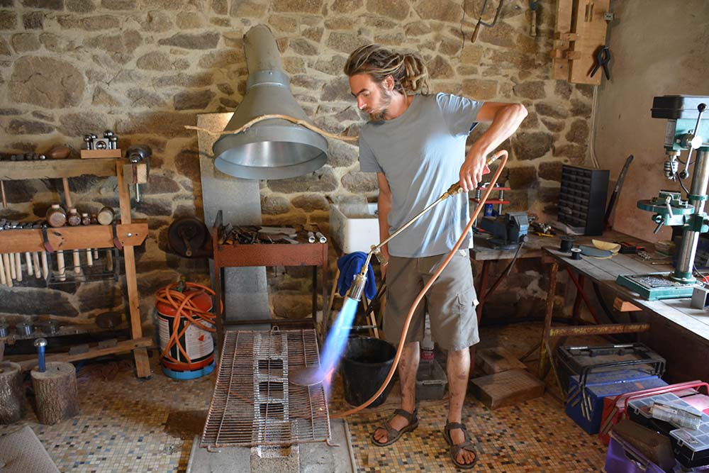 6690.hr - Illustration Rémi fabrique des bols chantants