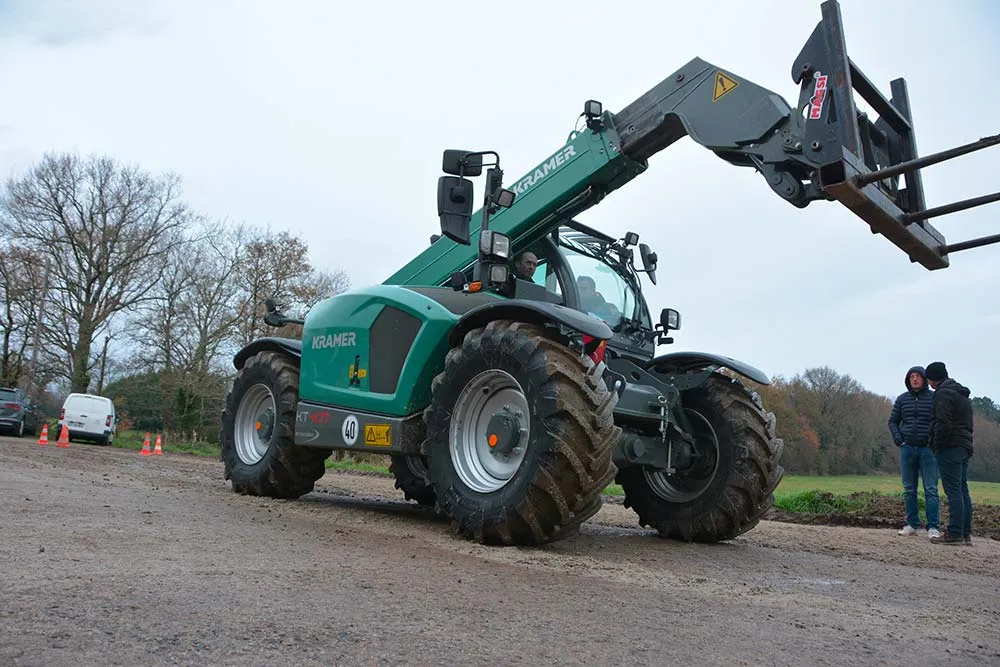 7356.hr - Illustration Le Kramer KT 407 sous tous les angles