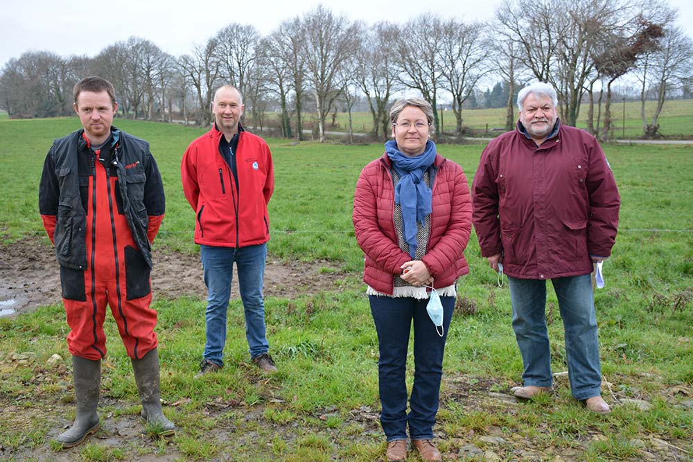 7589.hr - Illustration Les agriculteurs sortent les fusils