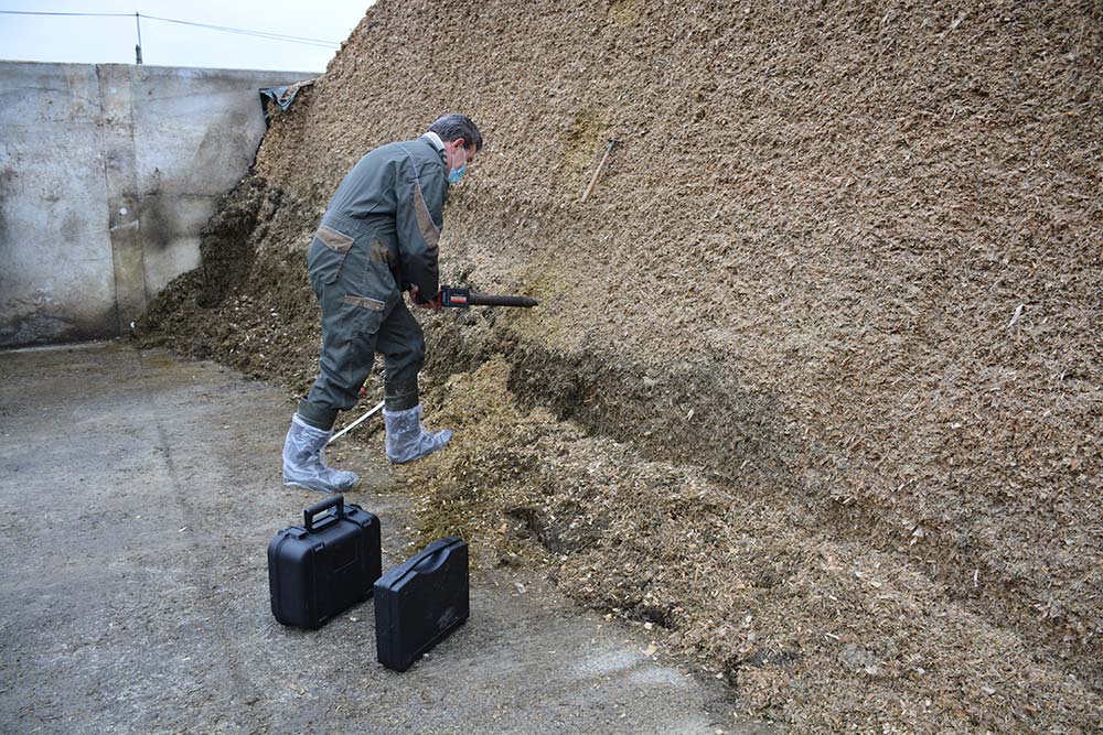 Dd7657.hr - Illustration Bien tassé, bien emballé, l’ensilage est préservé