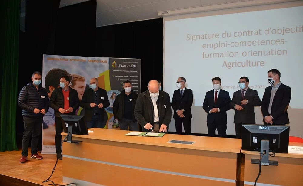 dd7990.hr - Illustration Signature du contrat d’objectifs agriculture