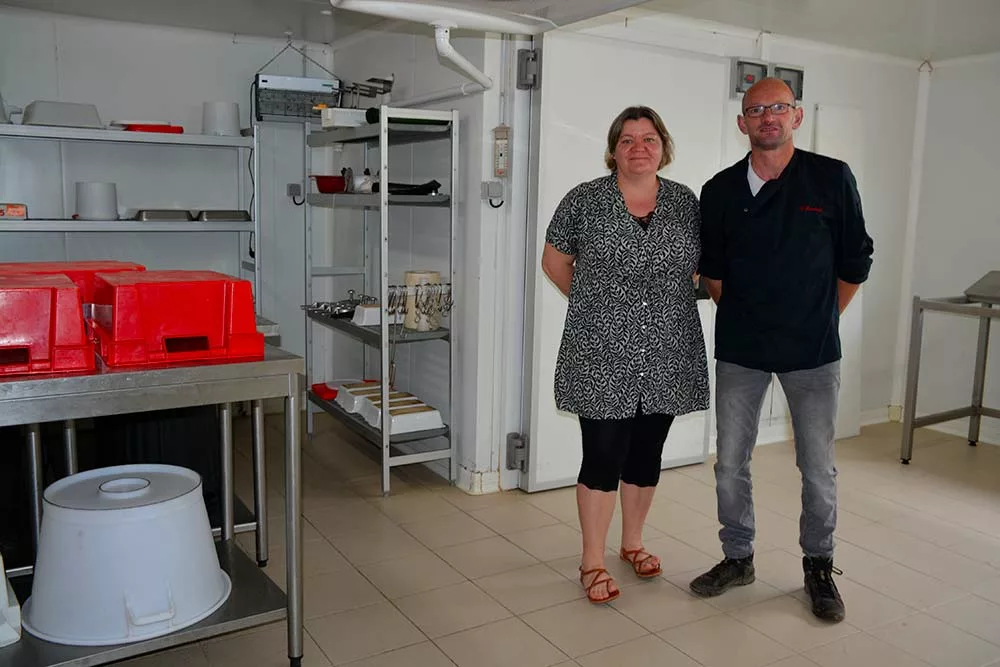 8493.hr - Illustration Ils reprennent l’atelier de découpe de viande