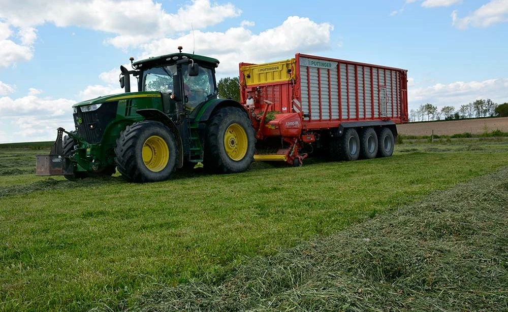 dd8609.hr - Illustration Récolter rapidement l’herbe grâce à l’ETA