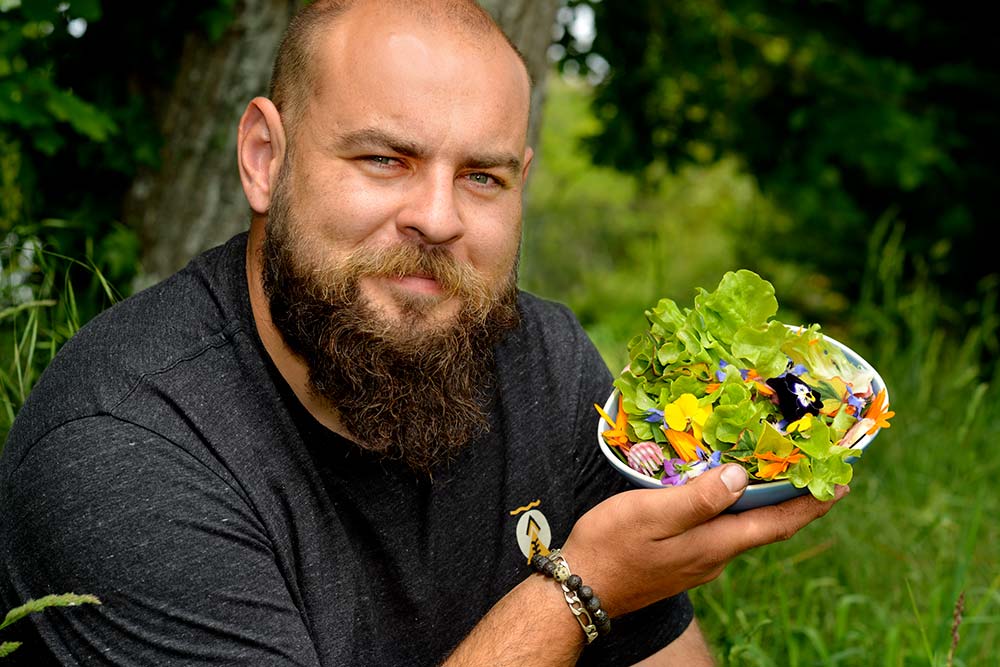 9652.hr - Illustration Valentin remet l’assiette à fleurs au goût du jour !