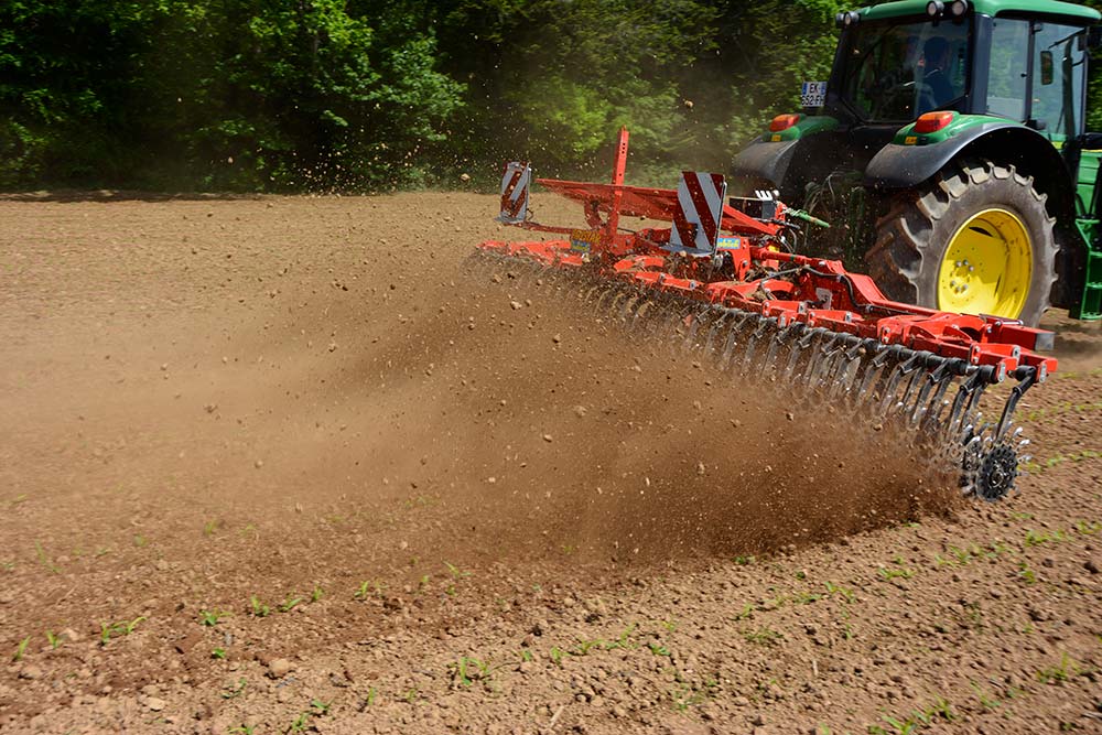 10517.hr - Illustration Pesticides : Un contrat pour tester des solutions