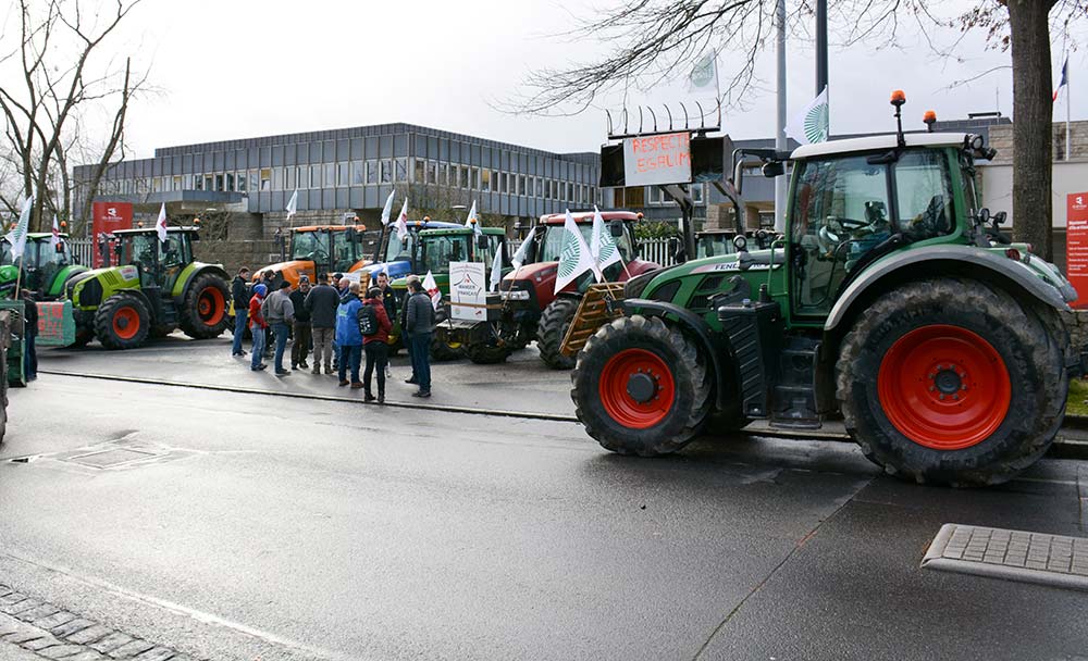 11033.hr - Illustration Les éleveurs passent à l’action