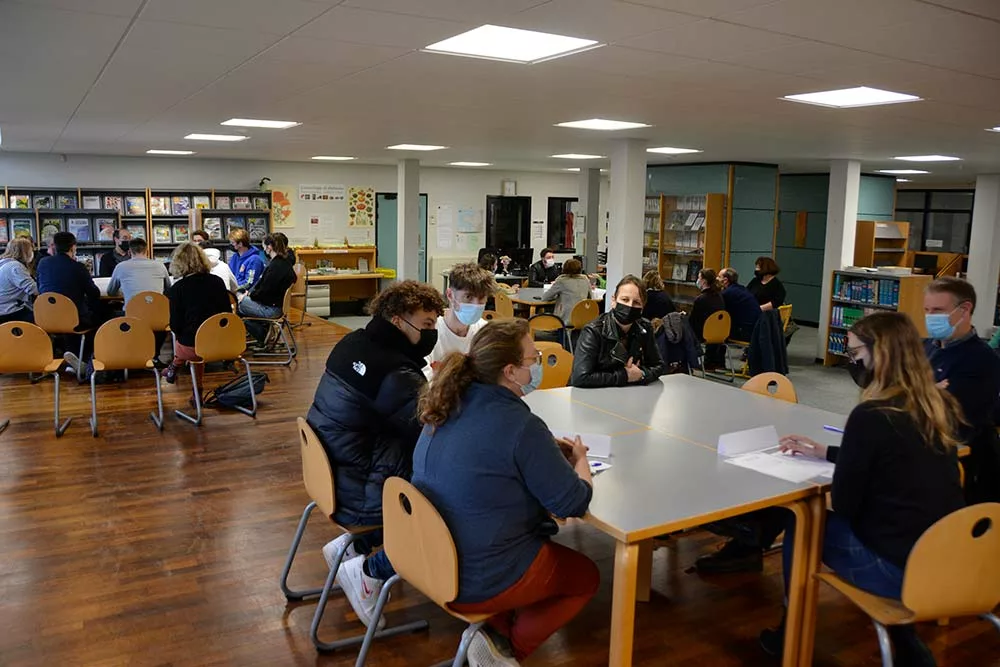 11656.hr - Illustration Inviter le consommateur à la table ronde