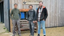 Les trois associés de l'EARL du Moulin de Saint-Germain devant leurs nouveaux locaux.