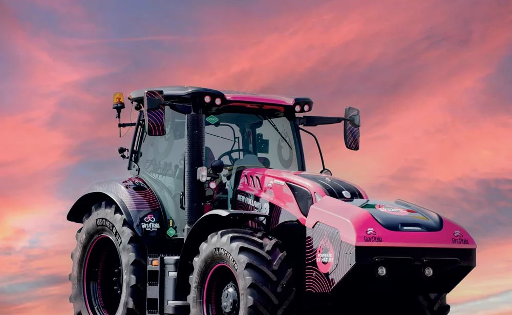 new holland t6 methanepower giro ditalia - Illustration New Holland présente un tracteur au biométhane pendant le Giro d’Italie 2022