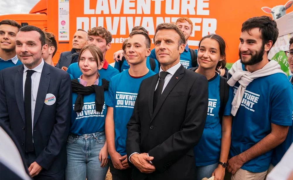 - Illustration E. Macron a proposé un « pacte » à la profession