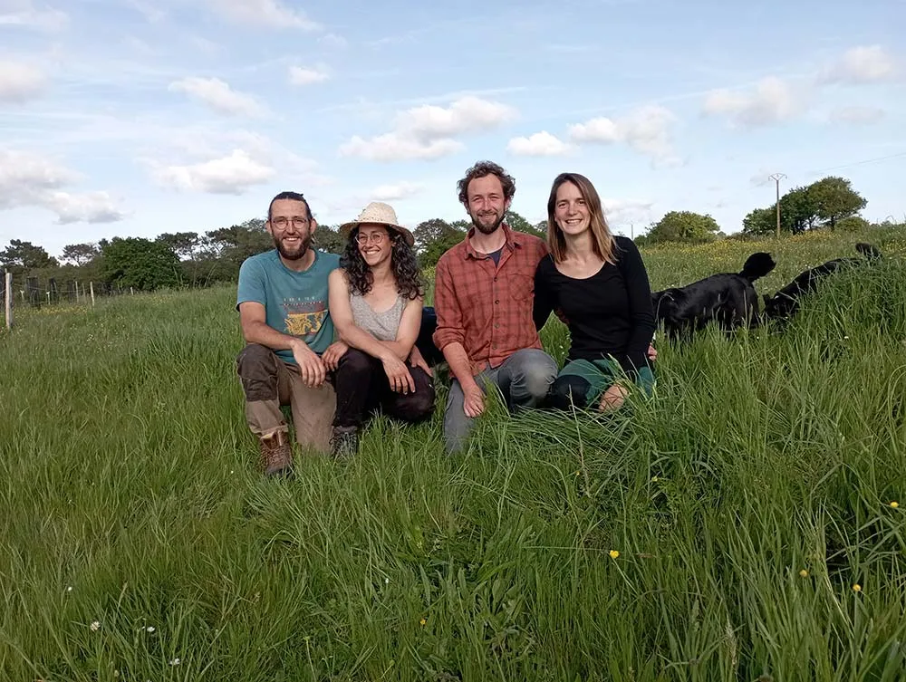 16126.hr|16116.hr|16117.hr - Illustration Des agriculteurs proposent des p&rsquo;tits dej bio