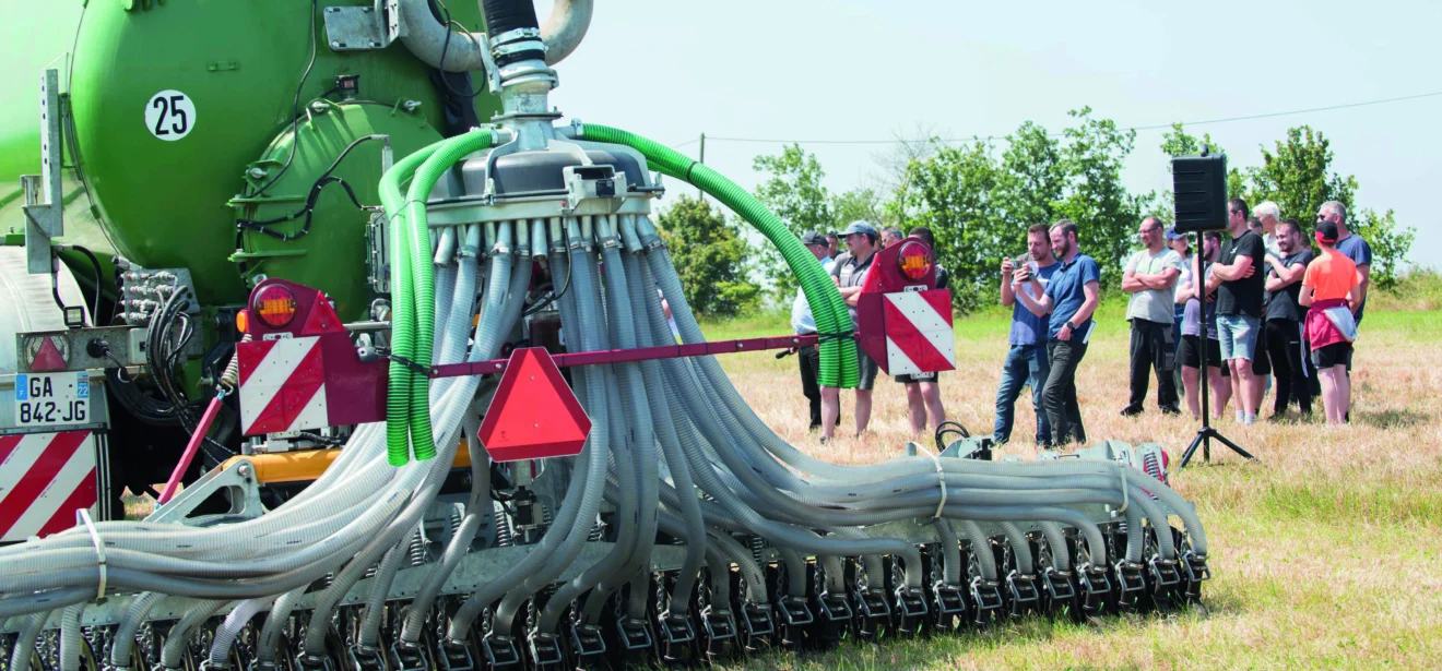 17079 hr - Illustration Des agriculteurs bretons planchent sur la volatilisation de l’azote